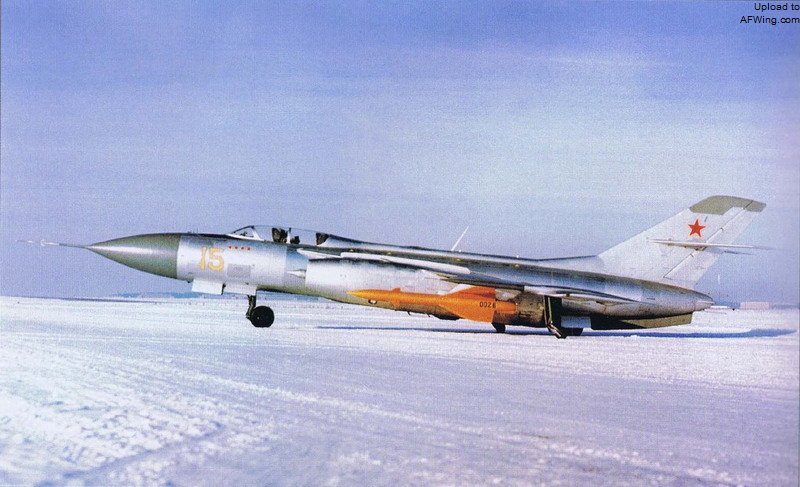 雅克-28P原型机，仍然安装推力较小的R-11AF-300发动机
