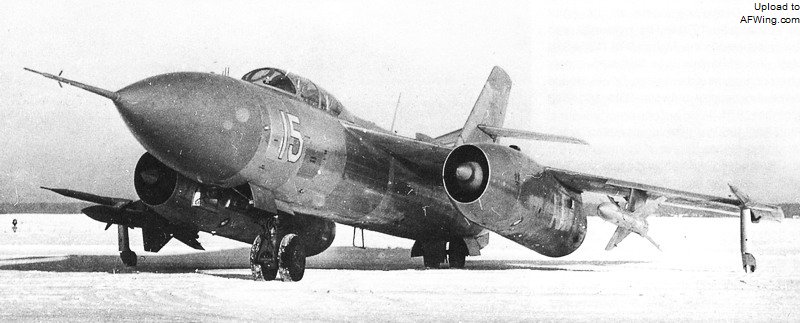 雅克-28P原型机，仍然安装推力较小的R-11AF-300发动机