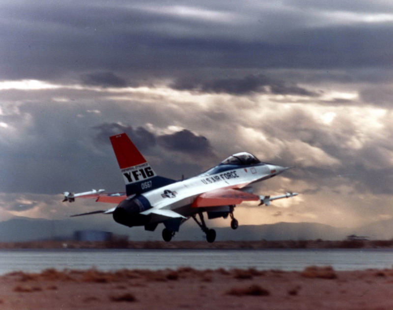 YF-16的首飞