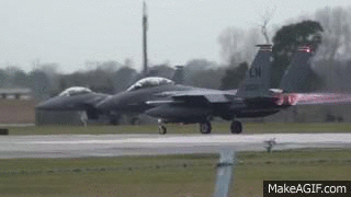 F-15E加力起飞时的发动机失速，飞行员立即终止起飞