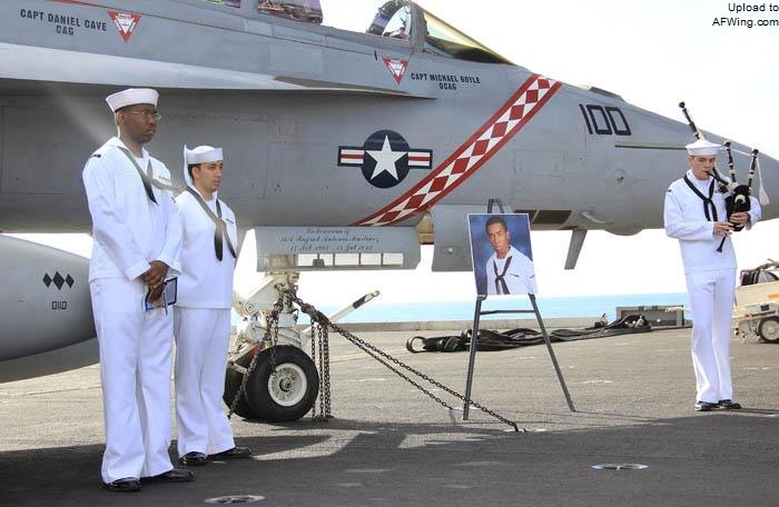2012年7月&ldquo;华盛顿&rdquo;号航母访港期间，一名航空机修兵高空坠落身亡，这足以说明航母工作的危险性