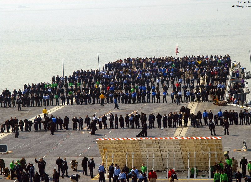 甲板外来物散步（CVN 73）