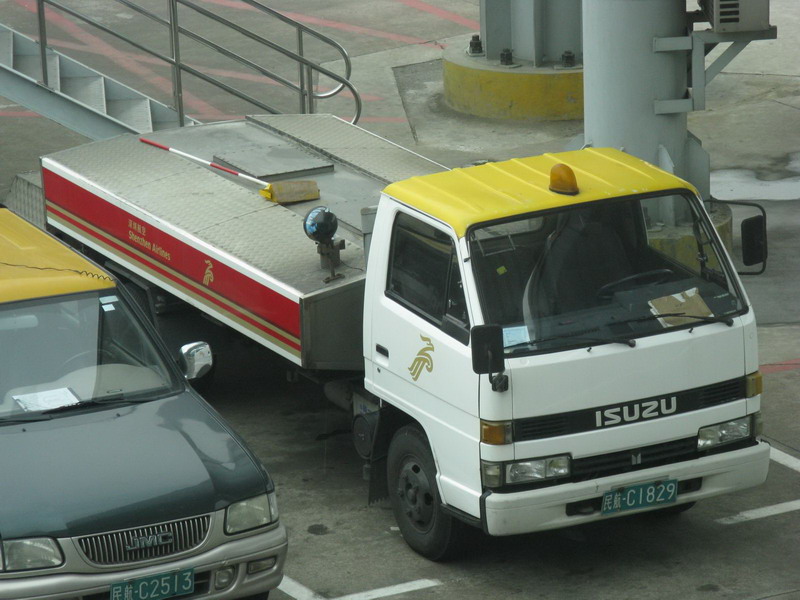 飞机饮用水勤务车，使用中型货车底盘生产