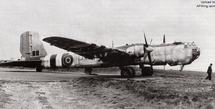 　　1944年9月英军在图卢兹-布拉尼亚克机场俘获的亨克尔He177A-5（6./KG 40中队的F8+AP），该机被涂上了英国机徽和TS439的序列号，由皇家飞机研究所试飞，所以机身上也有代表测试机的&ldquo;P&rdquo;标志。1944年底由于高品质燃油要优先供应战斗机部队，He 177开始逐渐停止作战，但该机已经被证明是德国空军最可靠、最坚固耐用和技术先进的轰炸机。战后皇家空军对一架He 177A-5和一架He 177A-7远程型进行的测试证实了这一点。
