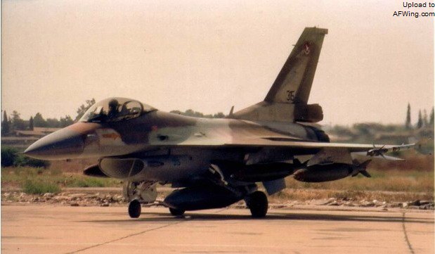 1988年10月，挂载4枚Mk84炸弹轰炸巴解组织目标的117中队的闪电316