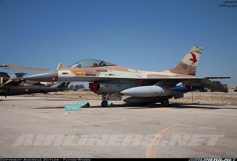 2007年4月，陈列在海法以色列空军技术学校的F-16A雀鹰760，垂尾144中队的涂装是2003年后采用的新涂装