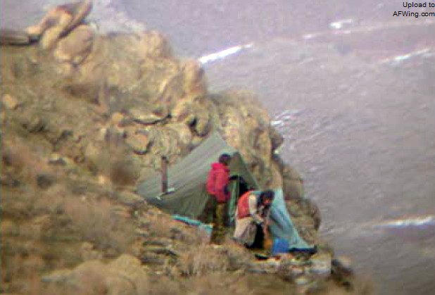 2002年3月1日，&ldquo;森蚺&rdquo;行动发起前一天，美军特种作战小队&ldquo;MAKO 31&rdquo;在&ldquo;Finger&rdquo;山峰上拍摄到了2名外籍塔利班武装分子在帐篷外，他们很可能是车臣人，之后被&ldquo;MAKO 31&rdquo;狙杀