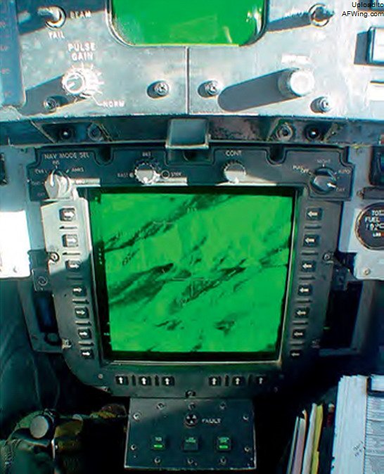 2001年11月17日，VF-102中队F-14B后座舱上的一台8 x 8因此多功能显示器展现了阿富汗塔林果德（Tarin Kowt）地区的地貌，这个图像是通过蓝丁吊舱在31980英尺高度上捕获的，而且可以放大或缩小，这要取决于任务的要求。在持久自由行动期间，海军和空军都没有其它飞机可以显示如此大的图像。和蓝丁吊舱结合起来后，雄猫就成为了战区内最好的打击协调和武装侦察/前进空中管制（空中）平台