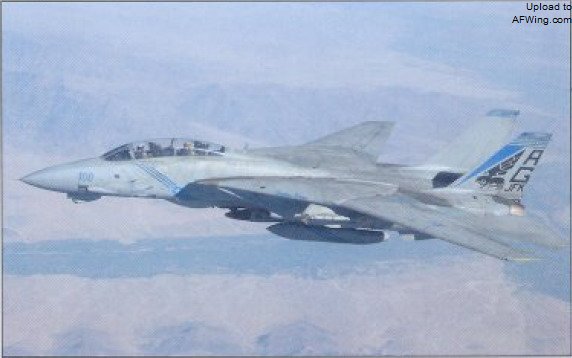 VF-143中队的联队长机（163220号机）挂载了一枚GBU-31和一枚GBU-12正在阿富汗上空飞行。CVW-7联队在这次巡航中期阶段才开始采用这样的挂载方式